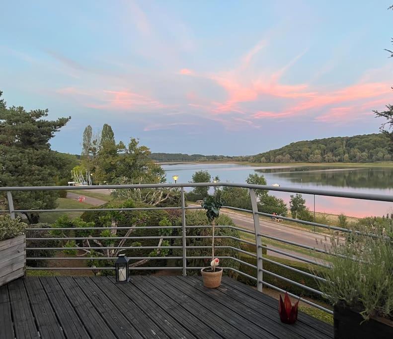 Maison Cadre Paisible Face Au Lac Peigney Exterior foto